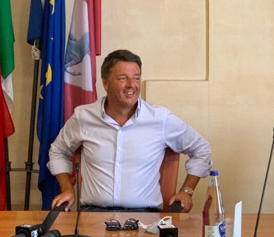 Renzi attacca Ghinelli: “il Sindaco dovrebbe chiedere scusa alla famiglia Boschi sulla vicenda Banca Etruria”
