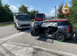 Montevarchi: auto contro camion, ferita gravemente 42enne di Terranuova