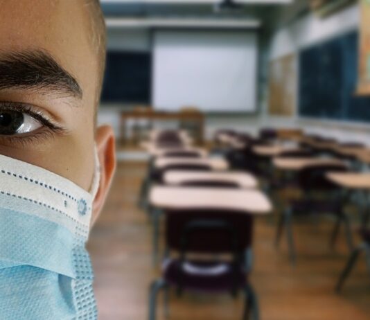 Insegnante positiva alla scuola secondaria di primo grado di Soci. In quarantena 51 ragazzi