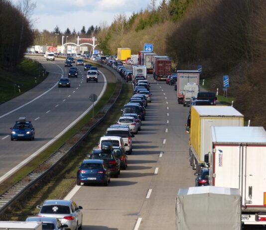 A1: temporaneamente chiuso il tratto tra Valdarno e Arezzo direzione Roma per un mezzo in fiamme