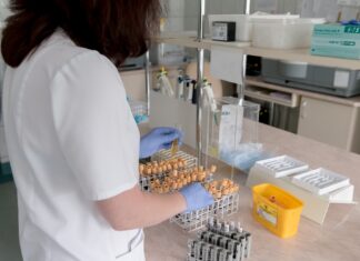 Coronavirus: in Toscana 986 nuovi casi, età media 50 anni. 67 decessi