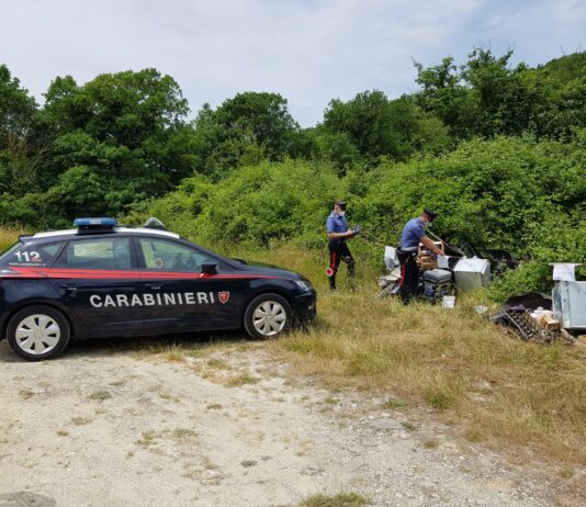 Discarica abusiva scoperta dai carabinieri a Sansepolcro: una persona denunciata per reati in materia ambientale
