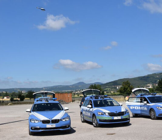 L’azione della Polizia di Stato di Arezzo diretta al contrasto dei traffici illeciti lungo la E/45. Controllate 60 persone e più di 300 veicoli