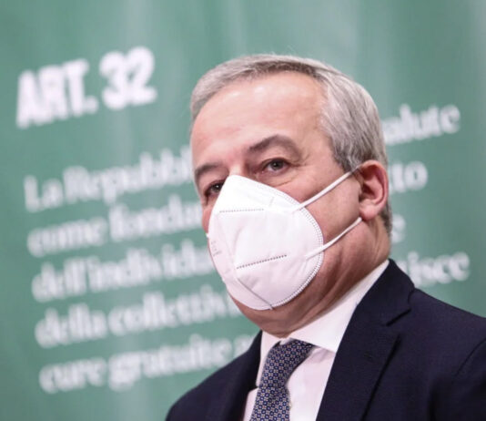 Covid, Locatelli (Cts): “Sì al green pass in locali al chiuso, il virus circola”
