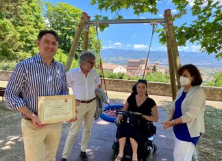 Il comune di Anghiari installa giochi “speciali” per bambini con disabilità