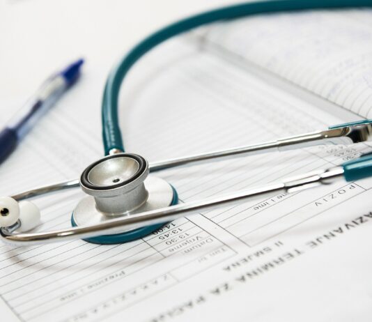 Rifiuta di vaccinarsi, medico sospeso a Brindisi