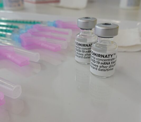 L’Ema avvia una nuova indagine sugli effetti collaterali dei vaccini anti-Covid