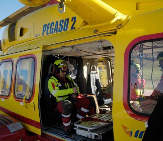 Cade da 5metri di altezza, grave un 50enne