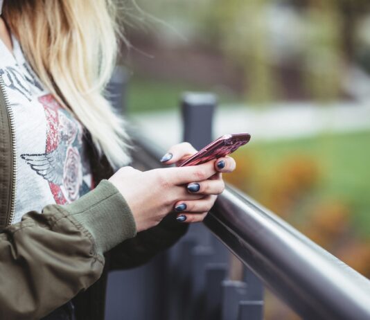Smartphone: Garante Privacy, attenzione al microfono sempre acceso