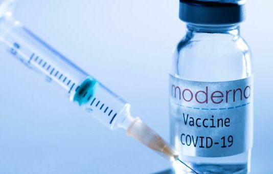 Ema avvia la valutazione per la terza dose di Moderna dai 12 anni