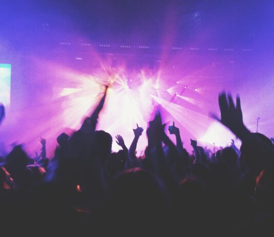 Cts: “Sì alla riapertura delle discoteche. Si balla senza mascherina”