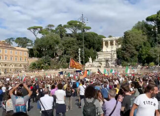 In 50mila a Roma per manifestare contro il Green Pass – FOTO/VIDEO