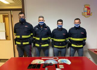 Arezzo, arrestati due marocchini: avevano con sé droga e una pistola pronta all’uso