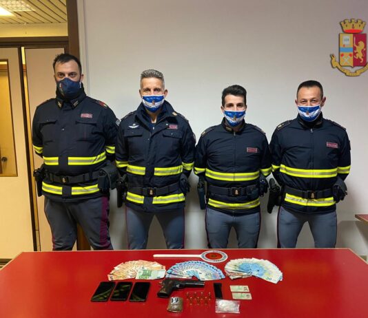 Arezzo, arrestati due marocchini: avevano con sé droga e una pistola pronta all’uso