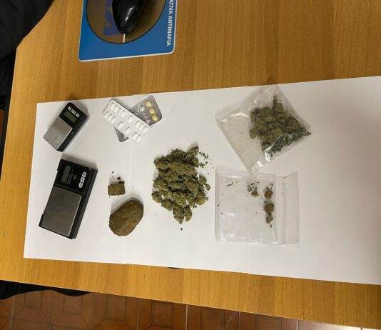 A Sansepolcro controlli dei Carabinieri: sequestri di droga, patenti ritirate e contestazioni anti-covid