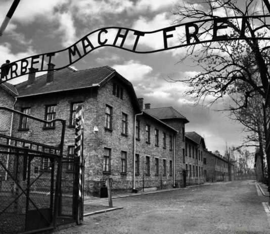 Giorno della Memoria, Giani: “La Toscana è terrà di libertà, non di antisemitismo”