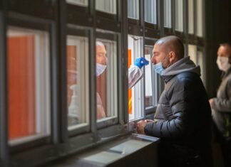 Covid, al via recupero risultati tamponi non registrati correttamente in farmacia