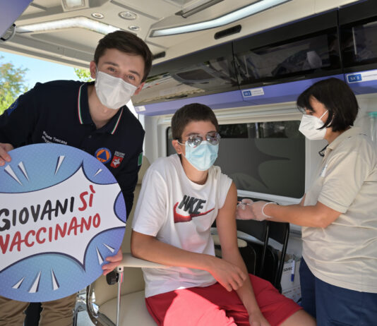 Terza dose ‘booster’, aperta la prenotazione per i 12-15enni