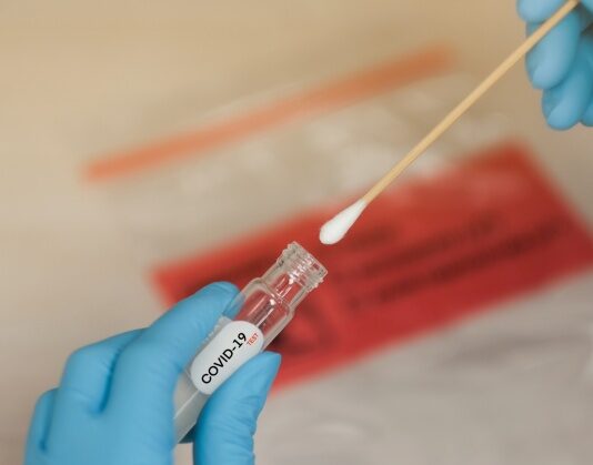 Coronavirus: in Toscana 3.337 nuovi positivi. 30 decessi con un’età media di 85,8 anni