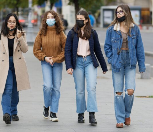 Covid, diminuiscono le restrizioni: date e regole