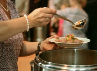 Niente mensa senza il Green Pass? Il giudice ne ordina la riammissione