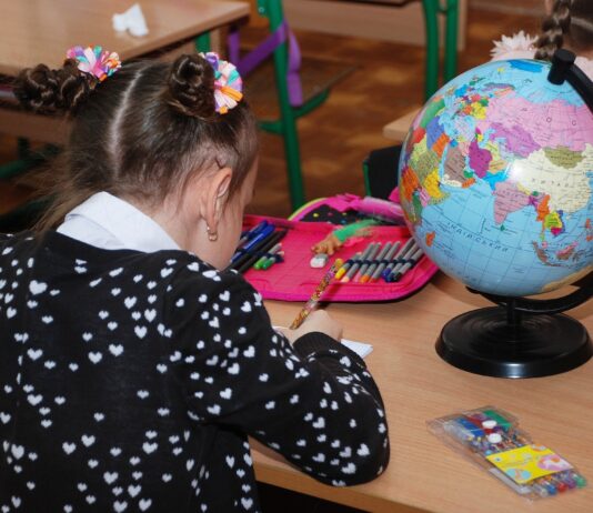 I casi di positività da Covid-19 nel sistema scolastico. Come gestirli, il vademecum della ASL Toscana sud est