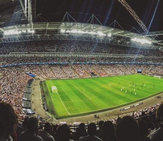 Gli stadi tornano a riempirsi: da marzo capienza al 75% all’aperto