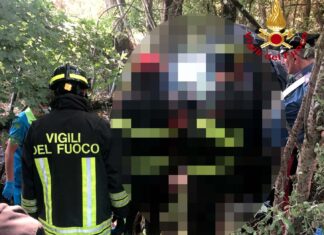Finisco con l’auto in una scarpata, quattro le persone coinvolte nell’incidente
