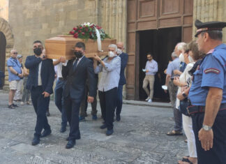 Funerali di Franco Polcri a Sansepolcro: il saluto del Borgo