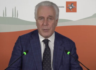 Covid-19, il presidente Giani invita a vaccinarsi: a partire da anziani e fragili