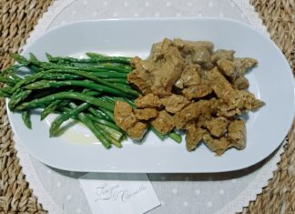 Filettino di maiale marinato nella birra e spezie con asparagi croccanti