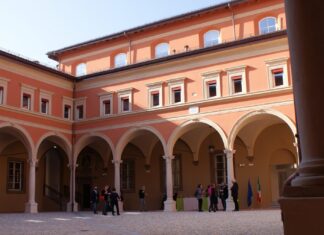 Tribunale di Bologna: illegittima la sospensione dal lavoro in presenza di differimento vaccinale di 12 mesi