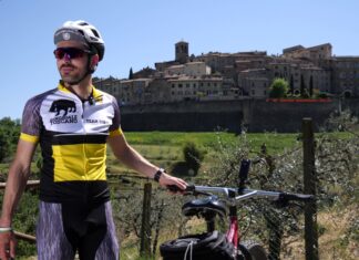 Racconta Anghiari e Sansepolcro in sella alla sua bici e vince il contest nazionale “L’Italia che non sapevi”: premiato il biturgense Stefano Farinelli.