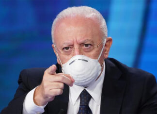 De Luca: “mascherina o Natale lo fate a letto”