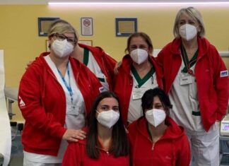 AVIS e Fratres Valtiberina donano felpe personalizzate ai professionisti del Centro Trasfusionale di Sansepolcro