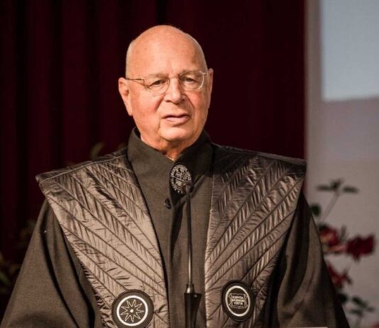 Klaus Schwab: “un microchip direttamente nel cervello”
