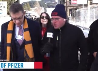 “Quando ha saputo che il vaccino non impediva il contagio?”: a Davos il CEO di Pfizer continua a non rispondere