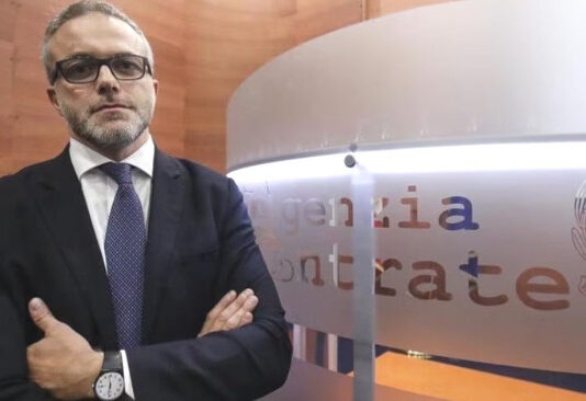 Agenzia delle Entrate: riscossione multe ai non vaccinati over 50 sospese