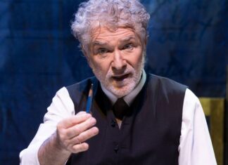 “La corsa dietro il vento”: Gioele Dix nel palco del teatro Dante a Sansepolcro