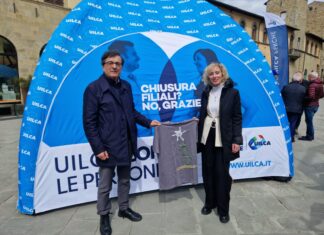 Uilca in piazza a Sansepolcro contro la chiusura delle filiali bancarie