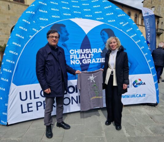 Uilca in piazza a Sansepolcro contro la chiusura delle filiali bancarie