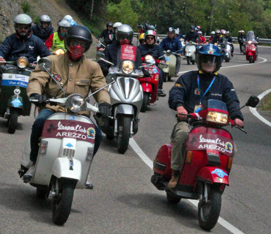 Da Arezzo a Cortona in Vespa per il raduno nazionale del Primo Maggio