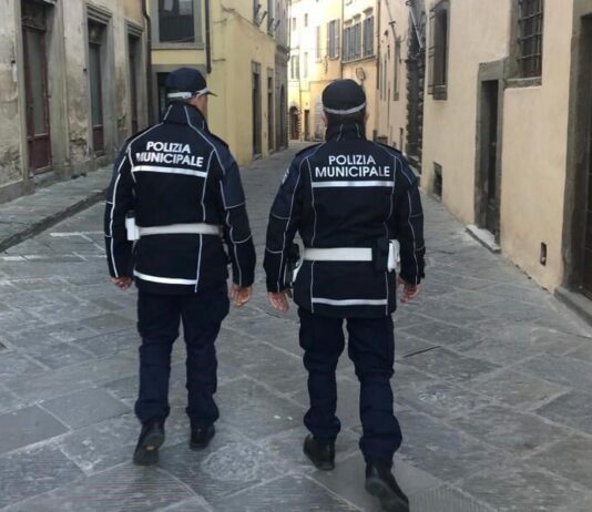 Rubava in tabacchini, negozi, distributori: fermato scassinatore