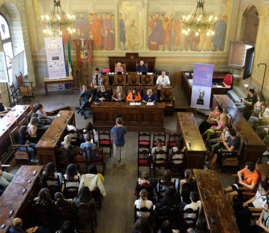 Il premio Semplicemente Donna approda negli istituti superiori della provincia