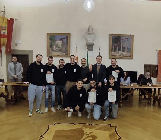 L’amministrazione comunale di Anghiari consegna 3 targhe di riconoscimento al merito. Polcri: “Esempi per tutti”