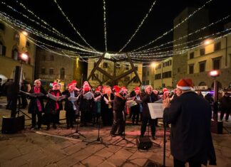 Sansepolcro, il Borgo di Natale si illumina di colori