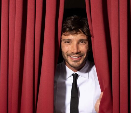 Stefano De Martino ha firmato un contratto pluriennale con la Rai