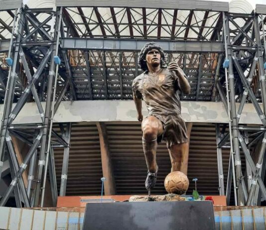 Il Pallone d’Oro che la Camorra rubò a Maradona andrà all’asta: vale 15 milioni di euro