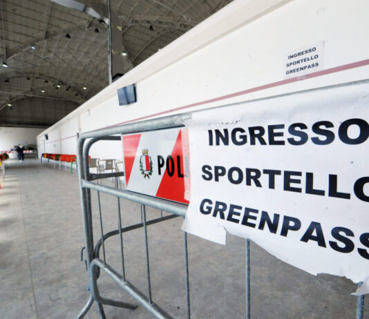 Manifestarono contro il green pass: assolti perché il fatto non sussiste