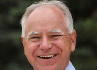 Chi è Tim Walz, il vice di Kamala Harris nella corsa alla Casa Bianca: dal diritto all’aborto alla mensa scolastica per tutti